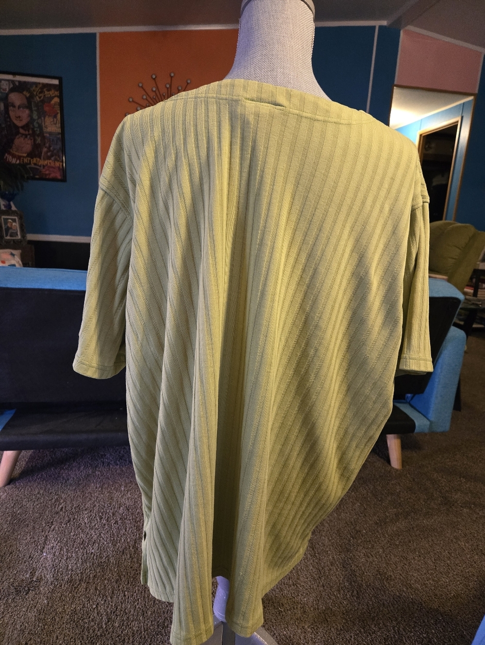 The Avenue US Womens Plus Size 26/28 Pea Green Tunic Shirt Tshirt Stretchy - Picture 2 of 3